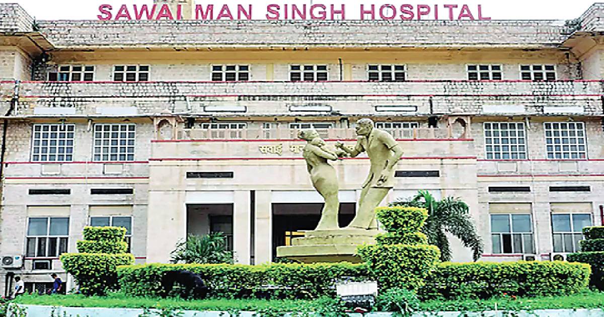 Doctors treat breast cancer with SBRT technique at SMS hospital